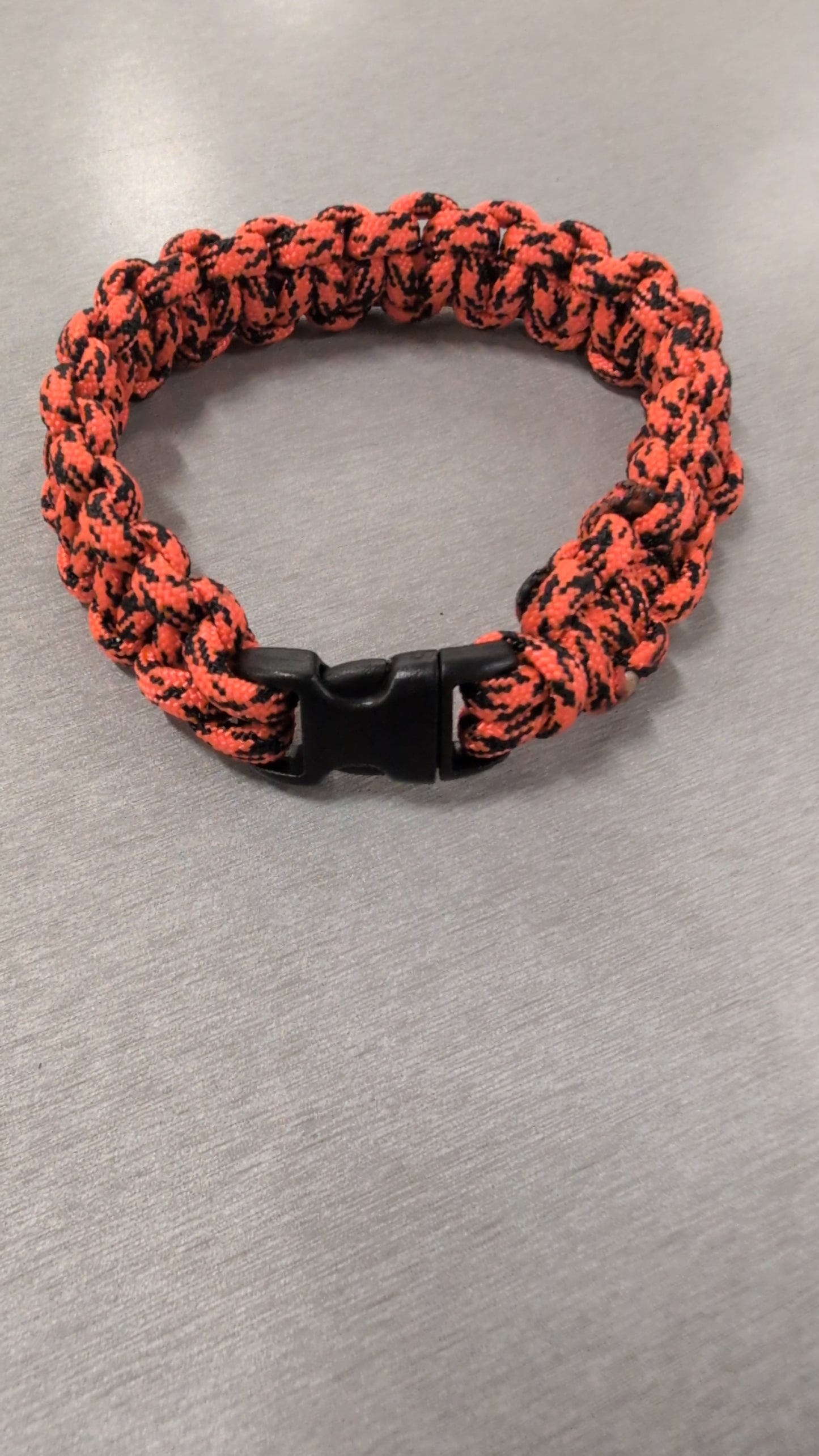 Paracord bracelet personalized