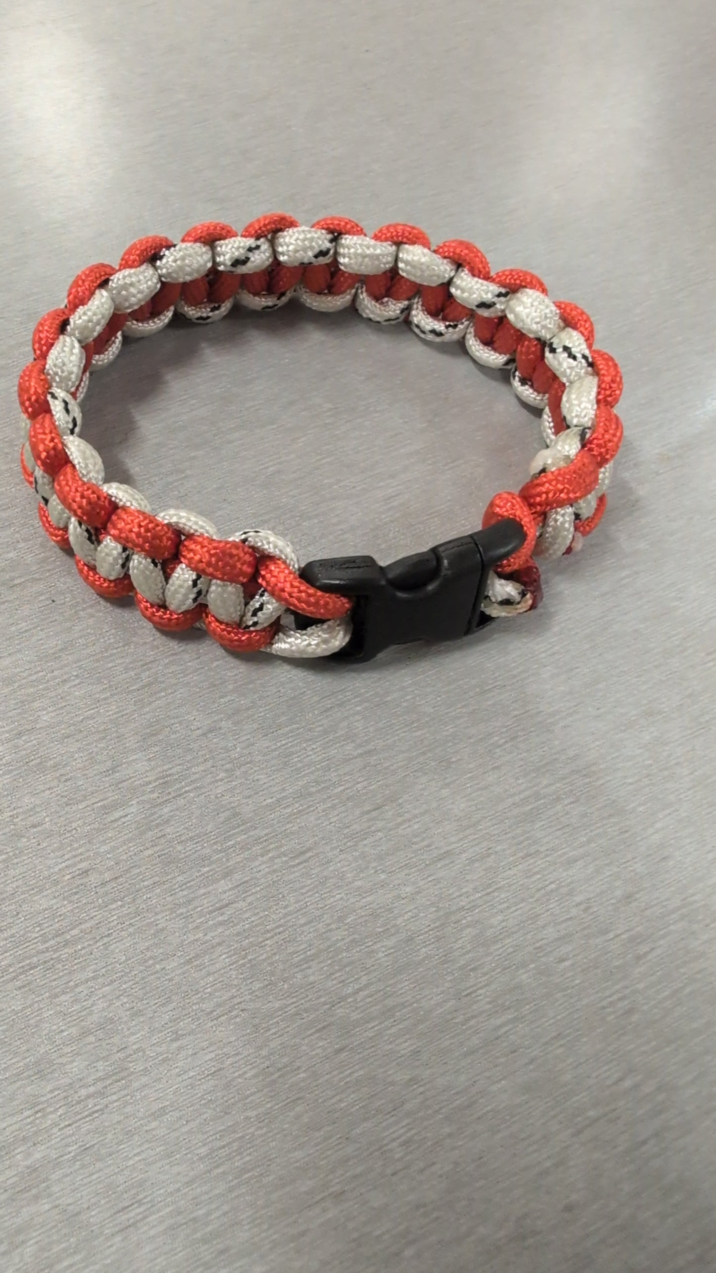 Paracord bracelet personalized