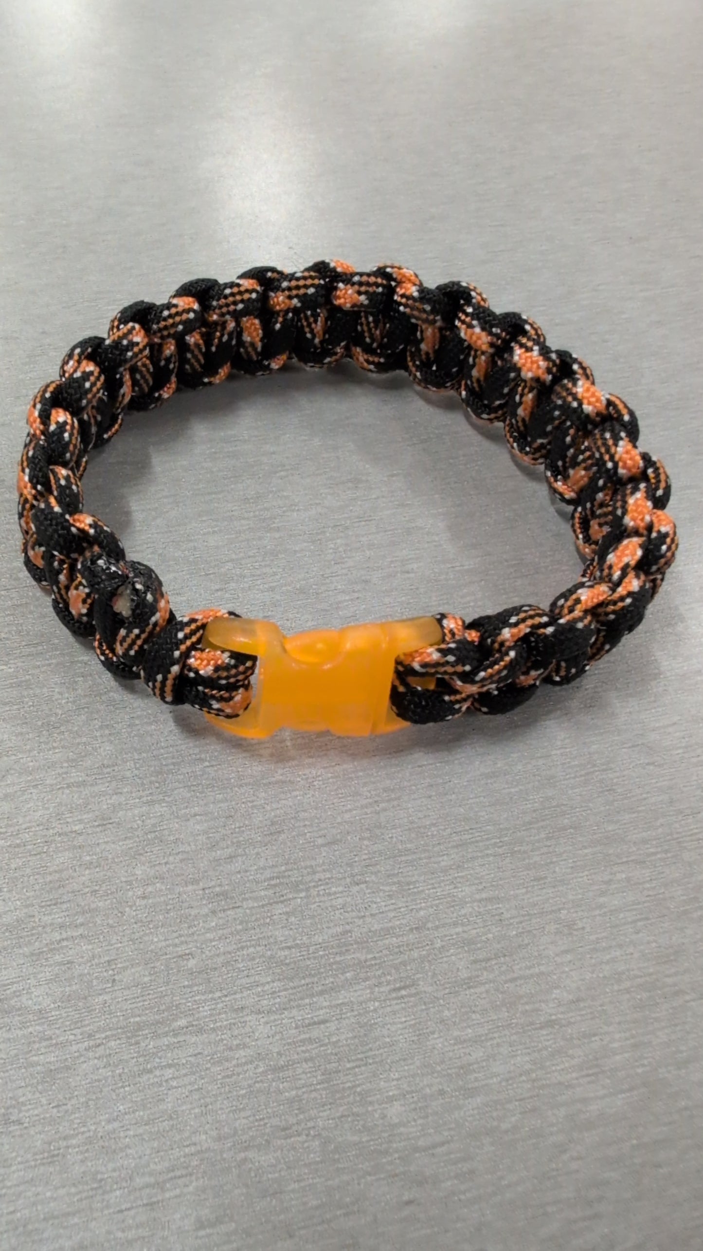 Paracord bracelet personalized