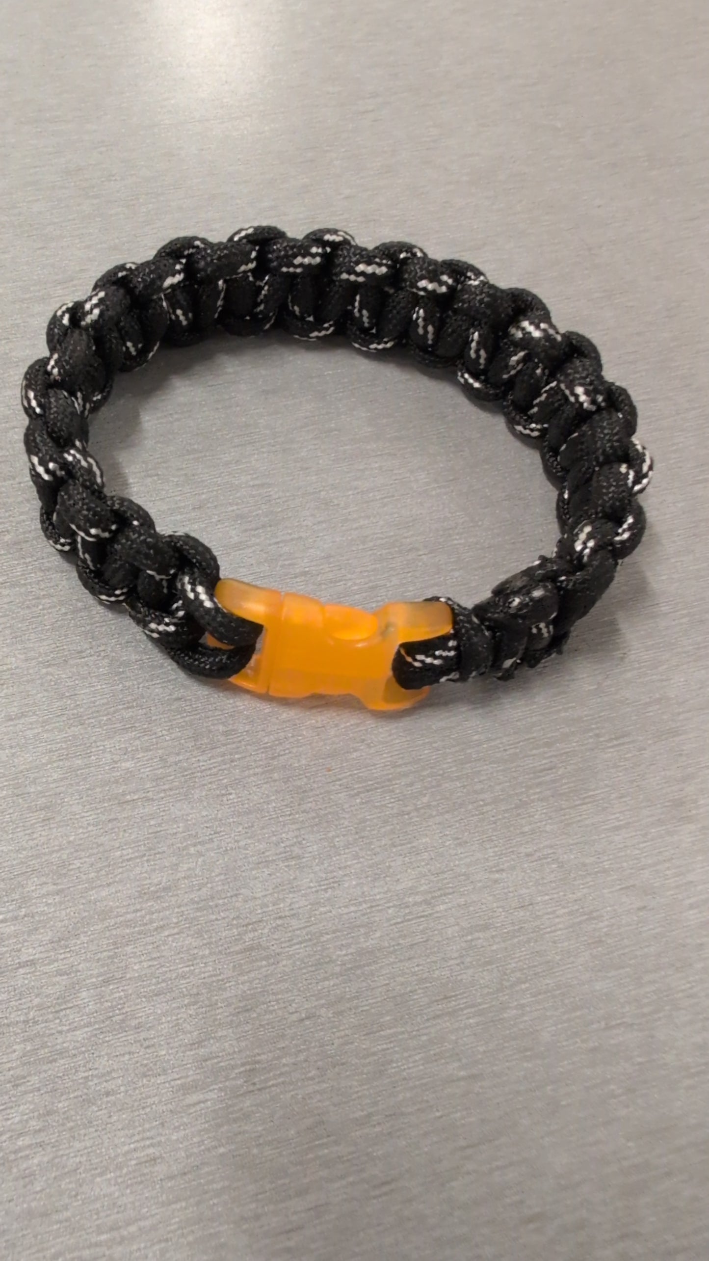 Paracord bracelet