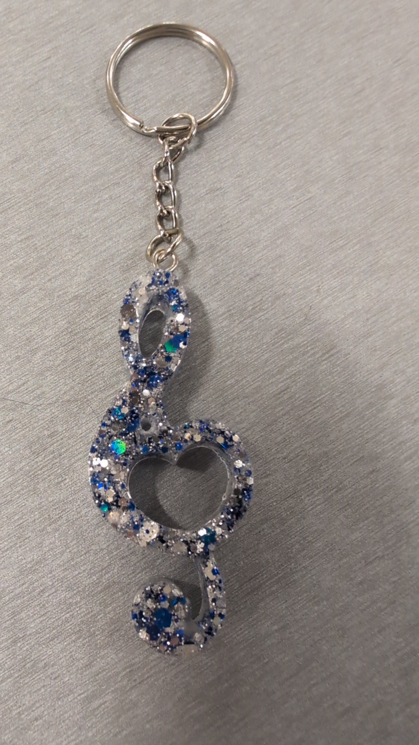 Resin trouble clef keychain